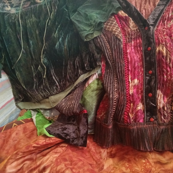 A Happy Camper Bundle of eclectic clothes for the family. - Picture 8 of 16